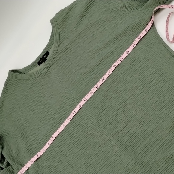 Jennie & Marlis Women's large balloon sleeve textured blouse - Picture 9 of 10